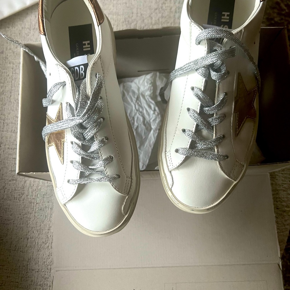 Size 38 women’s Hi Star classic leather upper Golden Goose. Worn once. Like new.